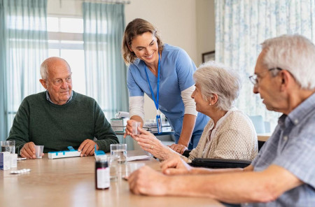 ओल्ड एज होम के लिए अब शॉर्ट टर्म आऊसबिल्डुंग