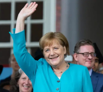 अब भी अपने विचार पर कायम हैं पूर्व चांसलर मैर्केल