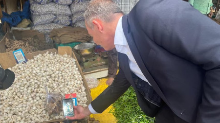 जर्मनी के मंत्री ने भारत में खरीदी सब्जी