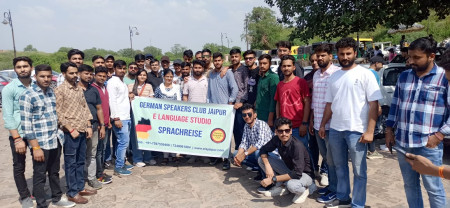 विदेशी भाषा सीखने वाले विद्यार्थियों ने देखी जयपुर की विरासत